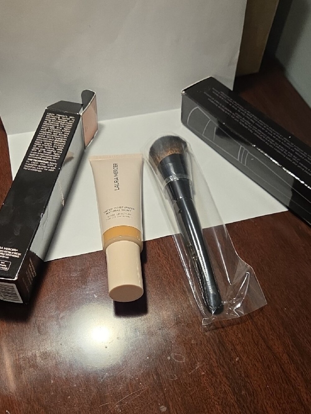 NiB Laura mercier Tinted dewy Moisturizer & Brush - 3N Sand